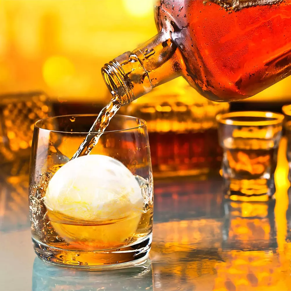 Hindari Es Batu Berlebihan (atau Gunakan Ice Ball)